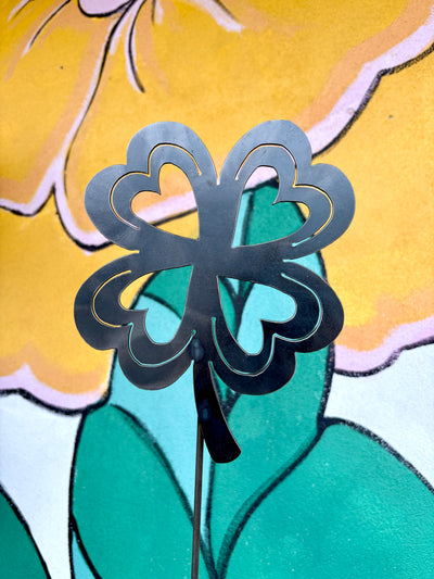 4-Leaf Clover Pole