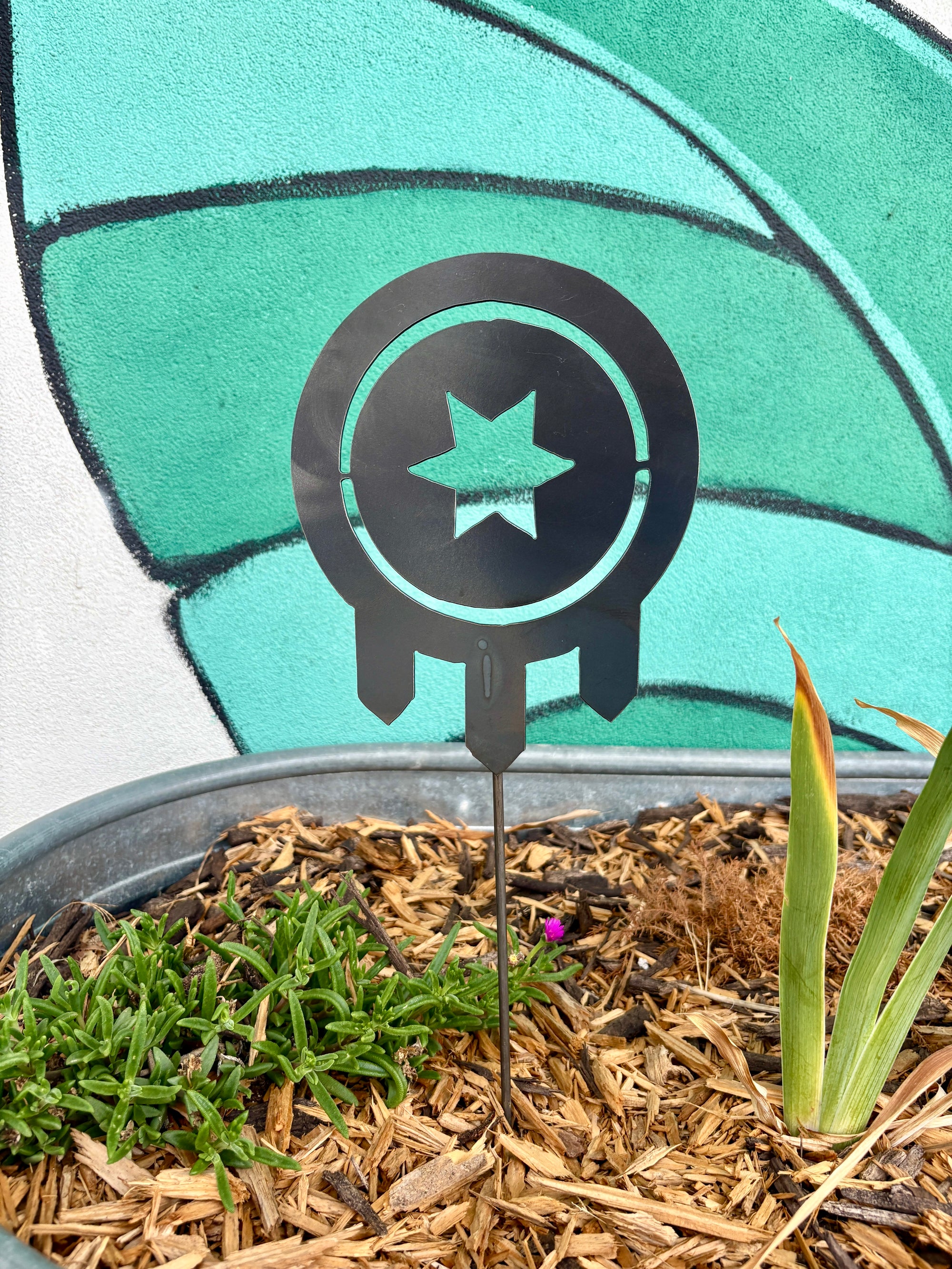 Tulsa Shield Garden Pole